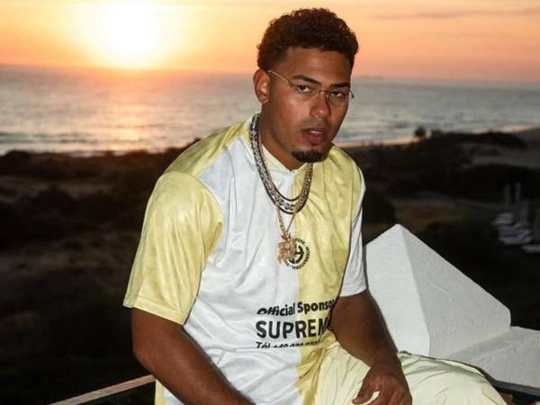 Desde sus inicios rapeando como un hobby en San Juan hasta convertirse en un referente del reguetón y la música urbana, Towers desafía a quienes subestiman su talento.