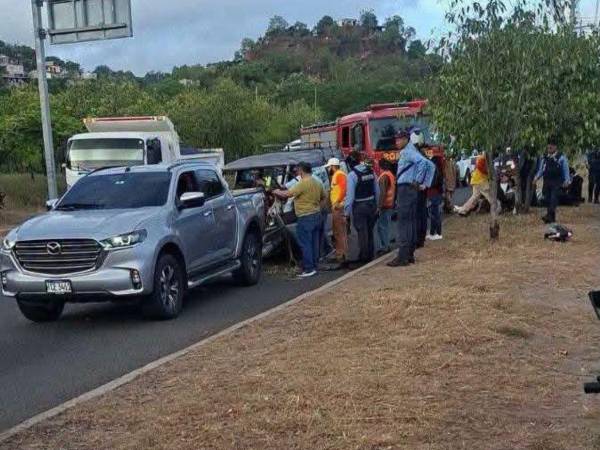 Este jueves 6 de agosto, un busito que transportaba estudiantes de la Escuela Nacional de Música terminó accidentado en el anillo periférico, en las cercanías de la Feria del Agricultor de la colonia Villa Nueva en la capital. El accidente de tránsito dejó como saldo dos personas heridas, entre ellas el conductor y un menor que tuvieron que ser trasladados a un centro asistencial. Pero, ¿qué pasará con el chofer? A continuación los detalles.