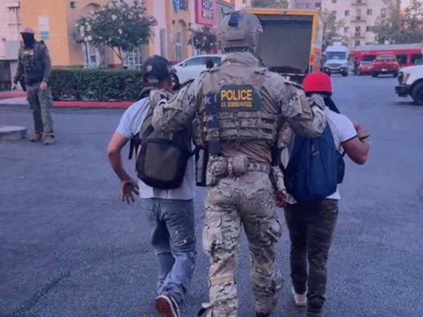 La redada sorpresa se ejecutó en el estacionamiento de un Home Depot.