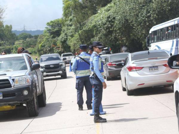 En los ejes carreteros y lugares turísticos hay desplazados un amplio número de efectivos para dar seguridad.