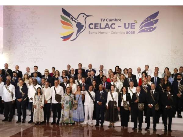 Ningún país por sí solo puede solucionar los problemas de la humanidad, aseguró Petro.