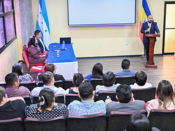 Las autoridades de la UPNFM y Seduc lanzaron la maestría y dieron a conocer sobre las becas a los maestrantes.