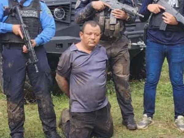 Un hombre de 51 años fue capturado y es señalado de ser el cabecilla de la banda criminal Los Almendarez. Aquí los detalles de su detención y los delitos por los que lo acusan.