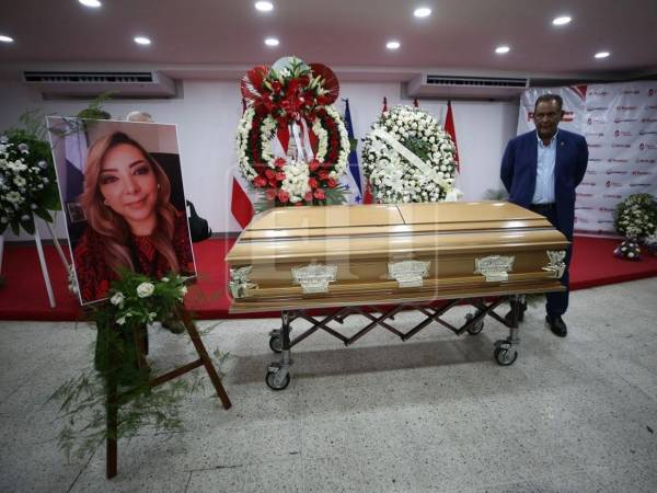 El féretro de Miriam Barahona fue trasladado bajo resguardo hacia Tegucigalpa, donde familiares y dirigentes políticos esperaban rendirle tributo en la sede del Comité Central Ejecutivo del Partido Liberal donde se le brindó un sentido homenaje.