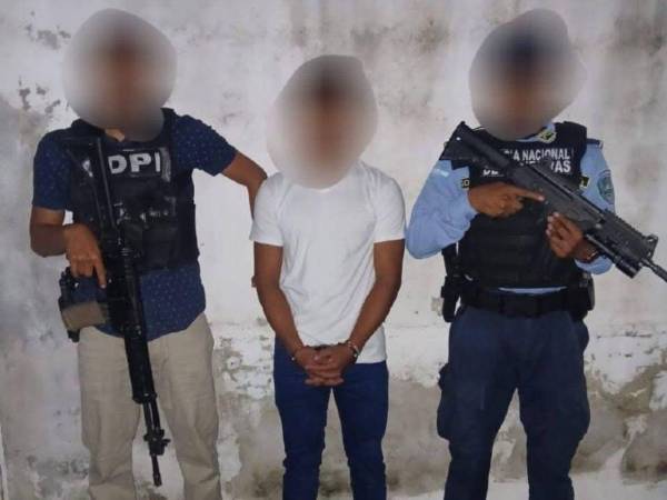 Las autoridades confirmaron que tanto la víctima como el presunto agresor permanecen recluidos en el mismo centro penitenciario donde ocurrió el hecho.