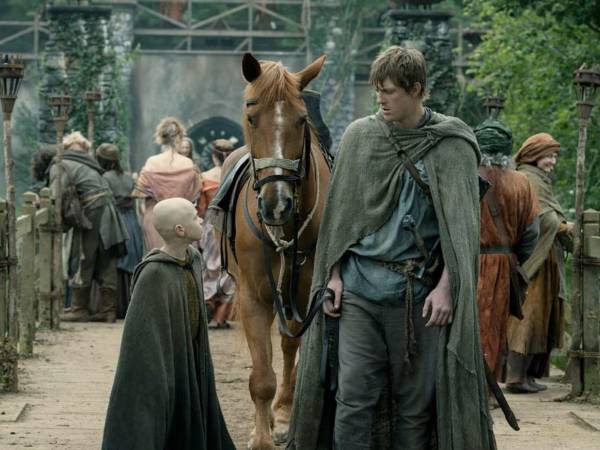 Seis episodios fueron suficientes para que El caballero de los Siete Reinos se ganara un lugar propio dentro del universo televisivo de George R. R. Martin. La serie, que cerró su primera temporada ayer con el capítulo titulado El mañana, dejó a Dunk y a Egg cabalgando sin un destino fijo. Pero la pregunta que miles de espectadores comenzaron a hacerse apenas apagaron la pantalla es la misma que flota sobre cada final de temporada exitosa: ¿habrá más?