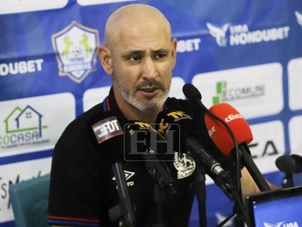 Espinel se mostró molesto en conferencia de prensas tras partido ante Olancho FC.