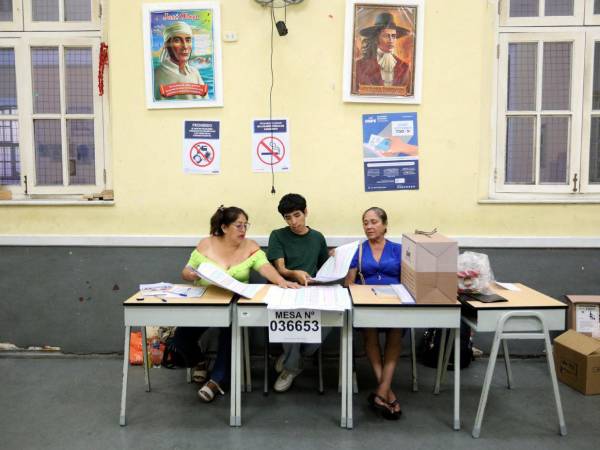 La situación conllevó a la extensión de la jornada electoral durante una hora más en todo el país.