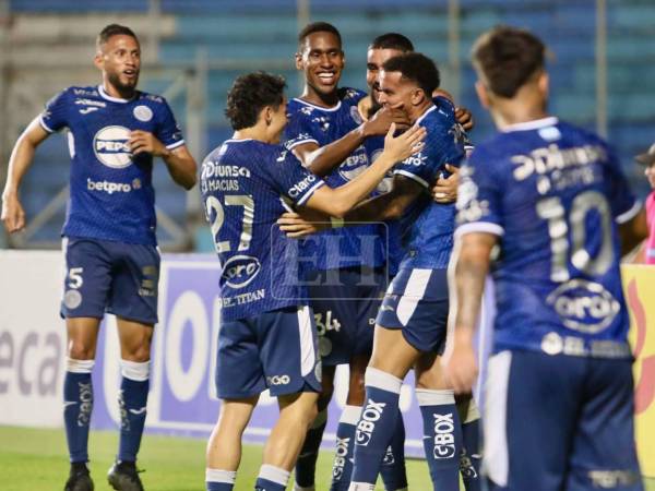 Imágenes del desarrollo del partido.