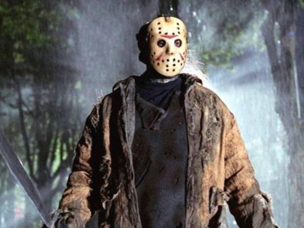 En lugar de centrarse en Jason Voorhees como el asesino enmascarado que aterrorizó generaciones, la historia explorará los acontecimientos previos a la tragedia de Camp Crystal Lake.