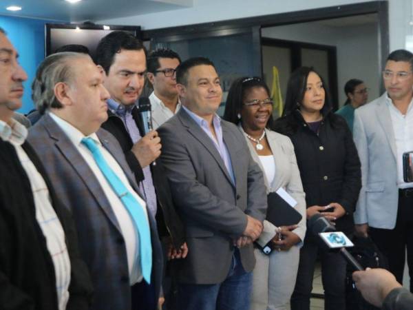 El Partidos Liberal y el Nacional nombraron comisiones para lograr acuerdos y formar una junta directiva.