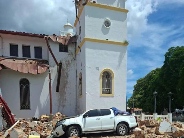 Carros destrozados, viviendas derrumbadas y personas en shock; estas son algunas de las primeras imágenes del terremoto de 7.7 grados que sacudió a Panamá este viernes 9 de octubre.