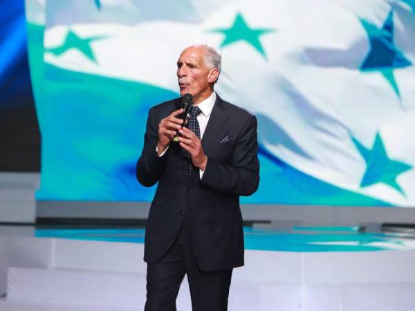 Desde que fue electo como presidente, Nasry Asfura, mantiene constantes reuniones.