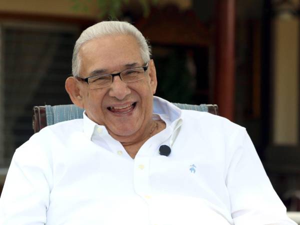 Detrás del político y el empresario que Honduras conoce hay un niño descalzo, un adolescente enamorado en Yuscarán y un joven que renunció a su sueño de ser arquitecto por responsabilidad familiar.