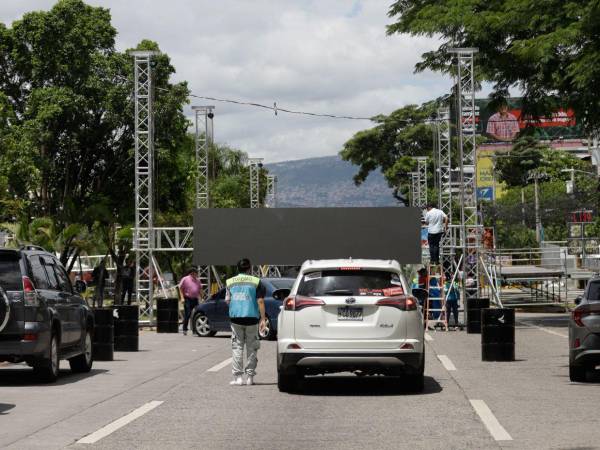 La Alcaldía del Distrito Central prepara los escenarios en el bulevar Suyapa donde se desarrollará el evento.