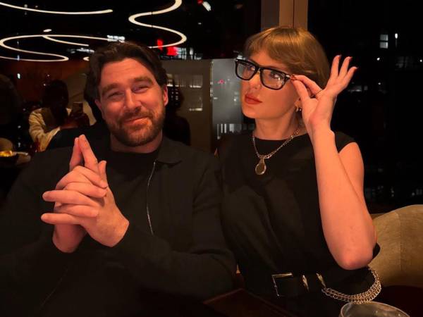 Además de acaparar los principales titulares de entretenimiento, el compromiso de Taylor Swift y Travis Kelce ha puesto, nuevamente, sobre la mesa la enorme distancia económica que existe entre ambos famosos. A continuación, los detalles.