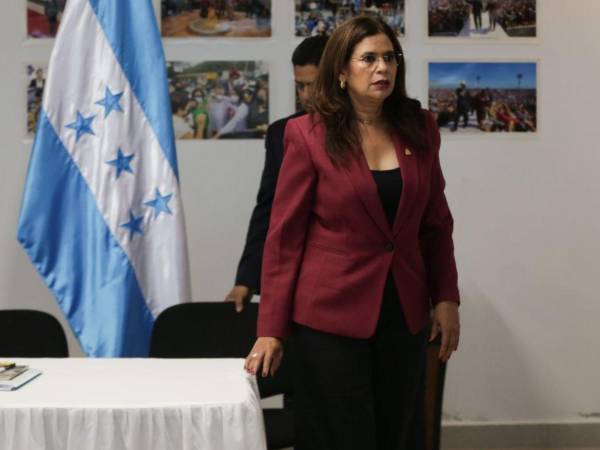 Rixi Moncada emitió un mensaje minutos antes del primer corte del CNE.