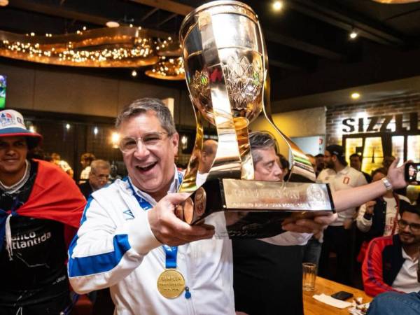 Rafa Villeda llegó a 10 títulos como presidente del Olimpia.