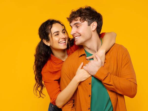 La inteligencia artificial se ha convertido en el nuevo Cupido: analiza patrones de comportamiento, detecta perfiles falsos y sugiere parejas compatibles en las apps de citas. Expertos de The Valley identifican cuatro tendencias clave.