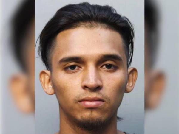 Carlos Vázquez fue arrestado en Miami tras ser acusado de agredir físicamente a su hijo menor de edad.