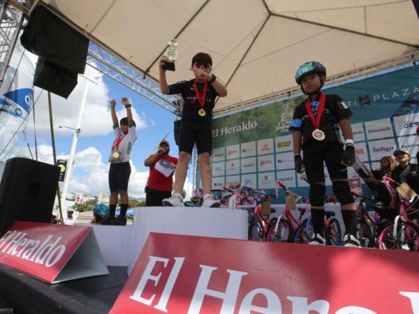 La emoción se apoderó del estacionamiento del Mall Multiplaza, tras la conclusión de la Vuelta Infantil 2025, ya que los pequeños concursantes que ganaron en sus respectivas categorías, no dudaron en expresar su alegría. A continuación sus reacciones.