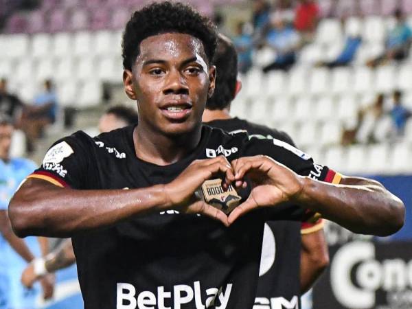 El delantero hondureño Dereck Moncada anotó su segundo gol con la camisa del Internacional de Bogotá y los medios destacan el momento del atacante.