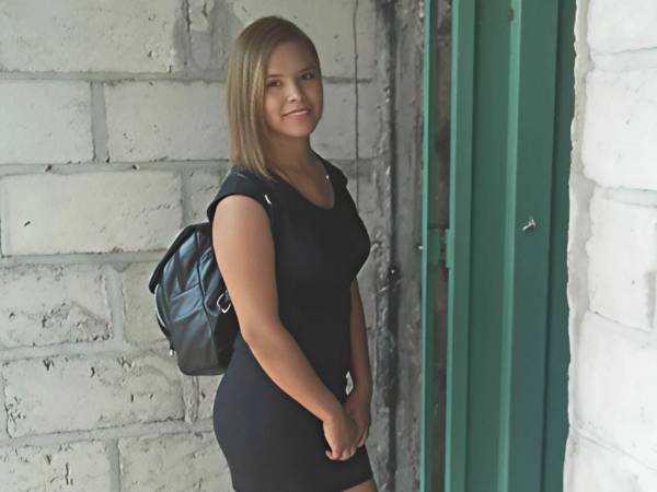 Fidelina Portillo Hernández, una joven de tan solo 19 años de edad, fue asesinada el pasado domingo -24 de agosto- en la aldea San Isidro, municipio de Ajuterique, en el departamento de Comayagua, tras una pelea con una amiga, por unos audífonos.