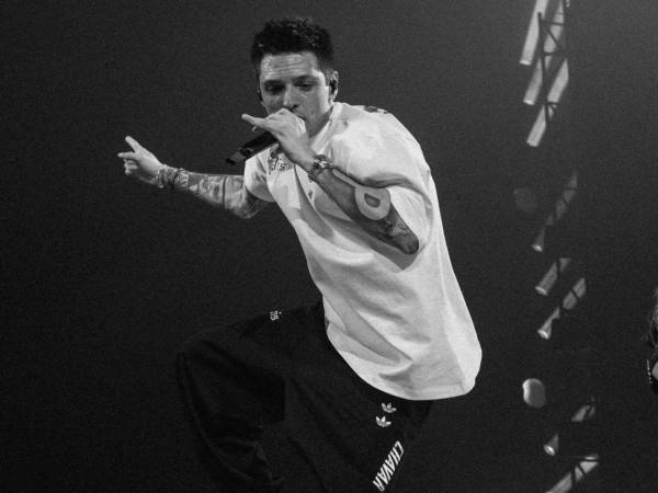 San Antonio declara el 3 de abril como el Día de Peso Pluma y le entrega la llave de la ciudad.