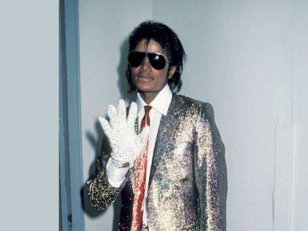 Una revista con imágenes de menores, un cantante que se desintegraba bajo los efectos de los analgésicos y un jurado que reconoce haber sentido admiración por el acusado. Así es Michael Jackson: El Veredicto, la docuserie de Netflix que reconstruye el proceso penal de 2005 desde adentro.