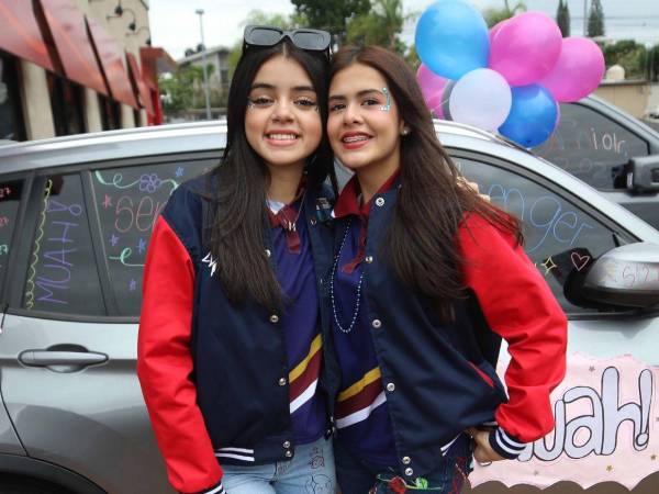 Mónica Monjarrez y Astrid Estrada.