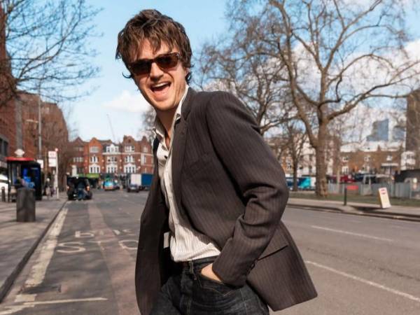 Más de 2.135 millones de reproducciones en Spotify. Es el logro de Joe Keery, que, con su ‘End of Beginning’ ha logrado una hazaña impensable: desbancar a figuras de la talla de Taylor Swift y su hit ‘The Fate of Ophelia’, al alcanzar el número 1 del Top 50 Global de Spotify.