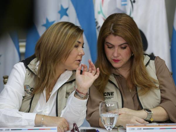 Las consejeras Cossette López y Ana Hall no han tenido reuniones presenciales de pleno de consejeros; se presume que estén resguardadas en una embajada, en la capital.