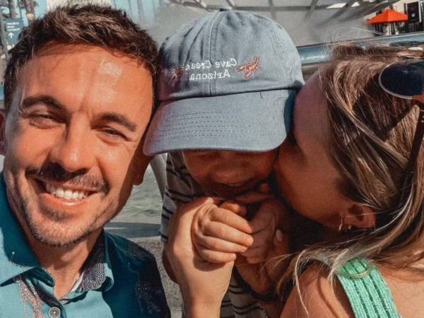 Frankie Muniz compartió el sábado en Instagram una serie de fotografías junto a su esposa Paige Price, de quien anunció su separación en julio, y su hijo Mauz, de cinco años