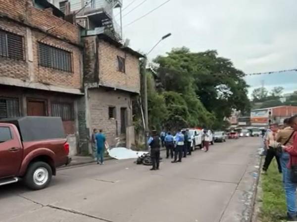 El joven quedó sin vida en el pavimento del bulevar del Norte de Comayagüela.