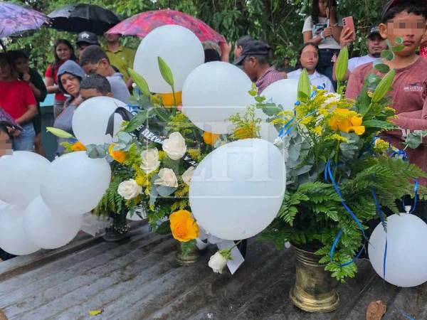 Rodeado de familiares y amiguitos fue despedido ayer el cuerpo del pequeño José Ramón.