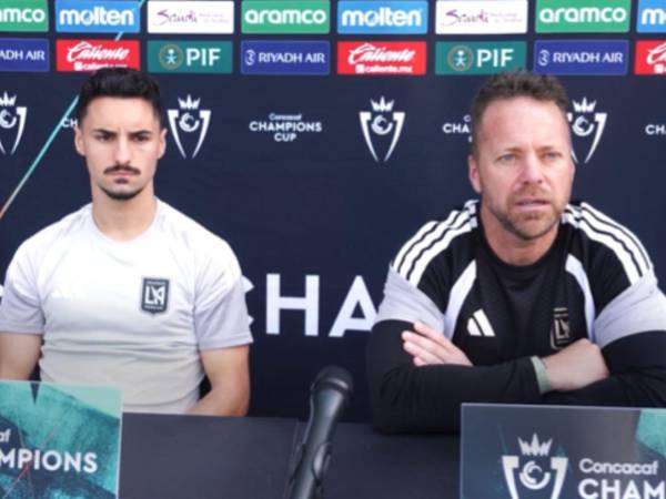 Marc do Santos junto a Stephen Eustaquio en la conferencia de prensa.