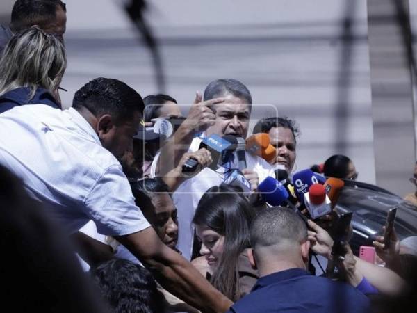Durante la declaración de imputado, sus abogados entregaron documentos personales, médicos y de arraigo, además de informes sobre seguridad y centros penitenciarios.