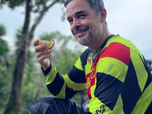 El reconocido ginecólogo y obstetra Sergio Bendaña, amante de la medicina y el motocross, posteó semanas atrás: “Dios ha sido bueno conmigo”, un mensaje que hoy cobra mayor significado tras el accidente que lo mantiene en cuidados intensivos.