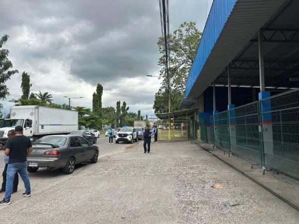 Elier Agüero de 24 años de edad se encontraba laborando en un negocio de vehículos cuando criminales lo hirieron de gravedad.