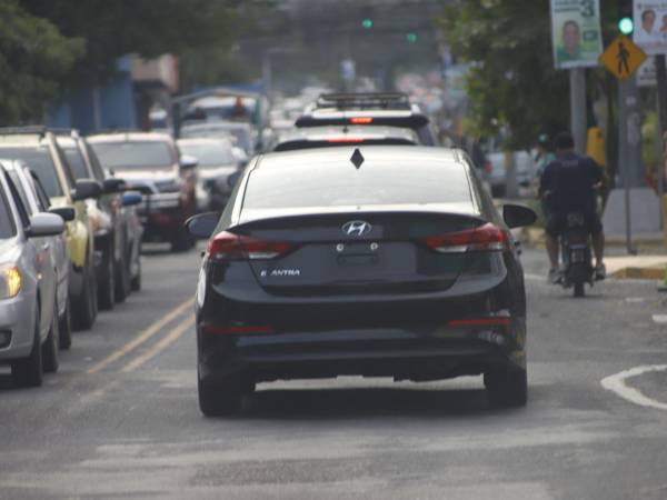 Miles de carros circulan sin placas desde mediados de 2023 en Honduras.