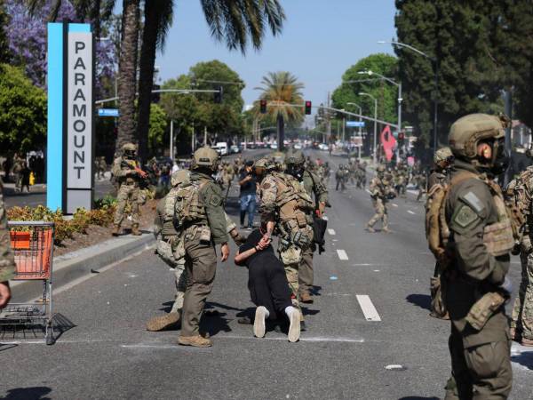 Decenas de personas han sido detenidas durante los disturbios.