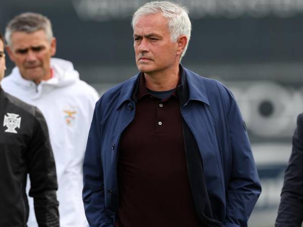 José Mourinho asegura que no se ha contactado con nadie del Real Madrid.