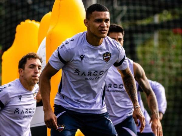 Kervin Arriaga entrenando con el Levante durante el inicio de la temporada.