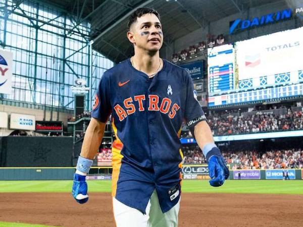 El catracho sufre destacando con sus grandes participaciones en las Grandes Ligas.