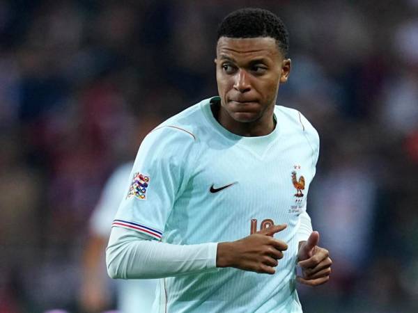 Mbappé ya está en Madrid, pero no pudo estar en el entrenamiento de su equipo.