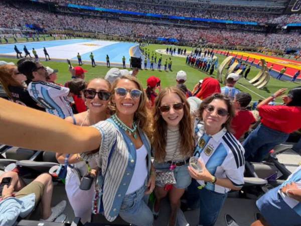La actriz asistió al partido entre España y Argentina acompañada de amigas, en medio del distanciamiento con la cantante.