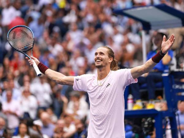 Así celebró Alexander Zverev junto a miles de aficionados.