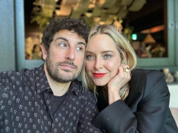 Jason Biggs y Jenny Mollen anunciaron su separación la semana pasada tras casi dos décadas juntos.