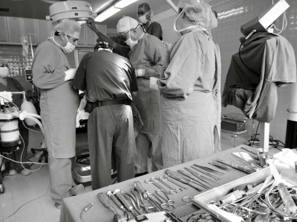 Pacientes comenzaron a ser intervenidos en clínicas privadas como parte del plan del gobierno para reducir la mora quirúrgica en Honduras.