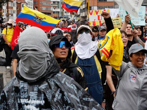 Miles de colombianos salieron a manifestarse en las principales ciudades del país en el primer paro nacional convocado por centrales sindicales y partidos opositores contra el Gobierno del presidente Abelardo de la Espriella.